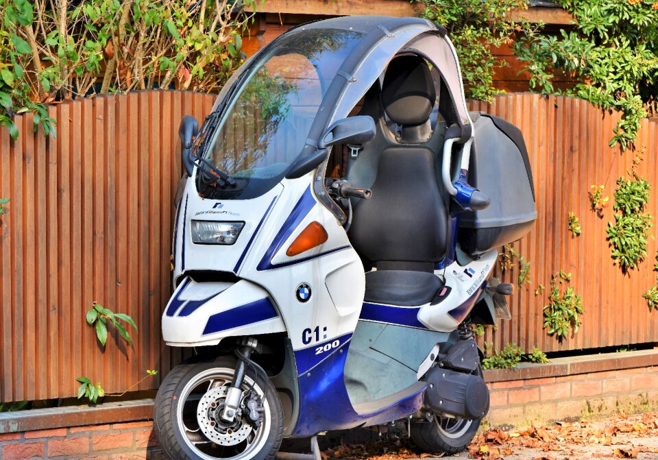 Roller motorcycle vehicle