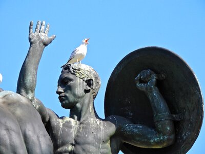 Sculpture memorial culture