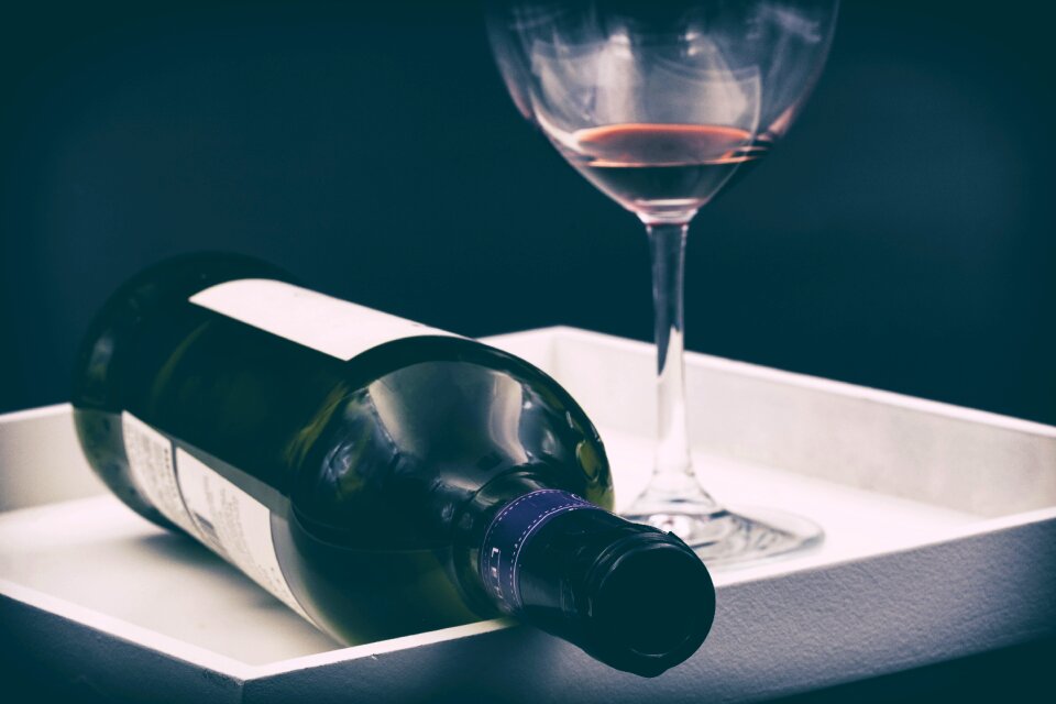 Consumes glass alcohol