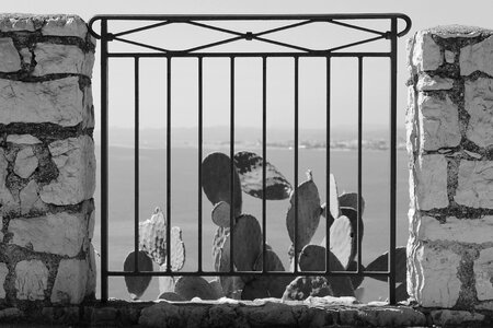 Barrier wall calm