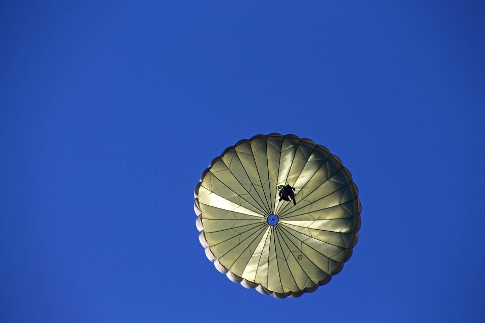 Parachutist army sky