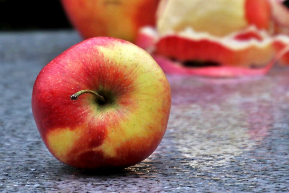 Juicy whole fruit apples