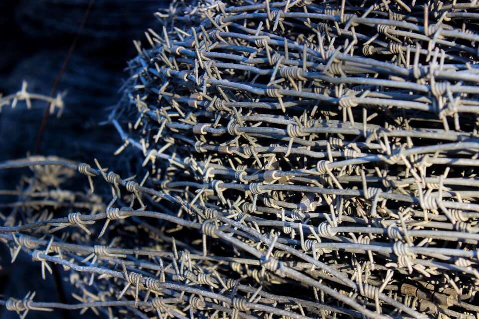 Protection metal thorn
