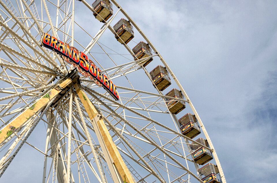 Ride entertainment theme park