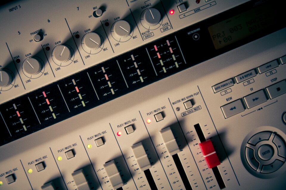 Studio the console mix