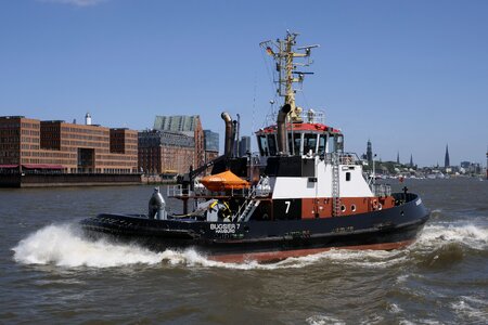 Tug hamburg port city