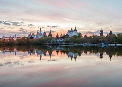 The kremlin parks reflection