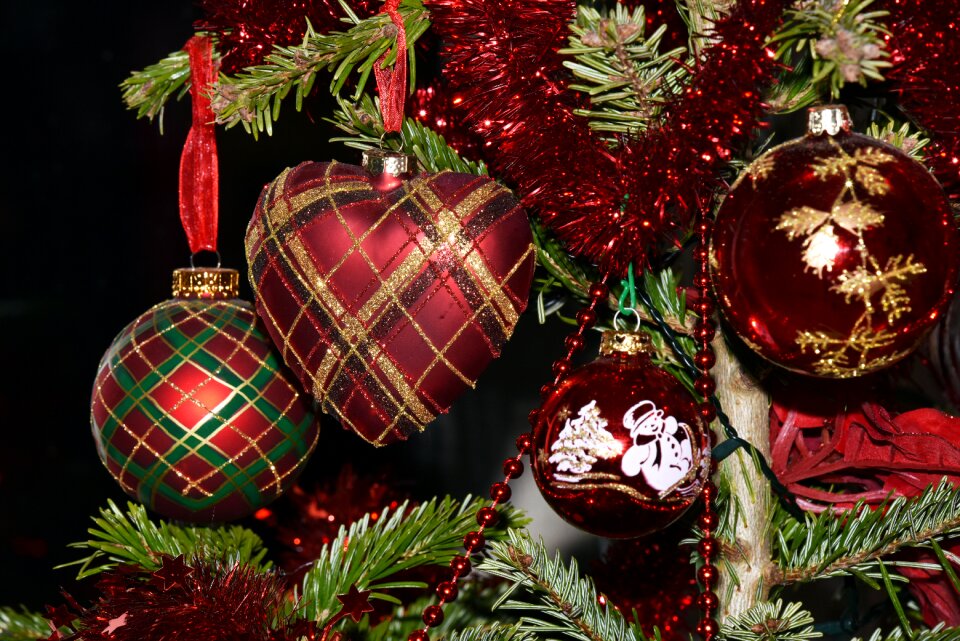 December bowls red