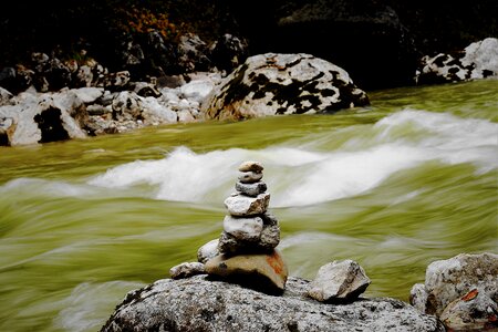 Wave stones spray