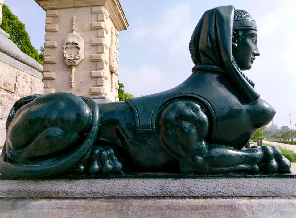 Woman bridge emblem