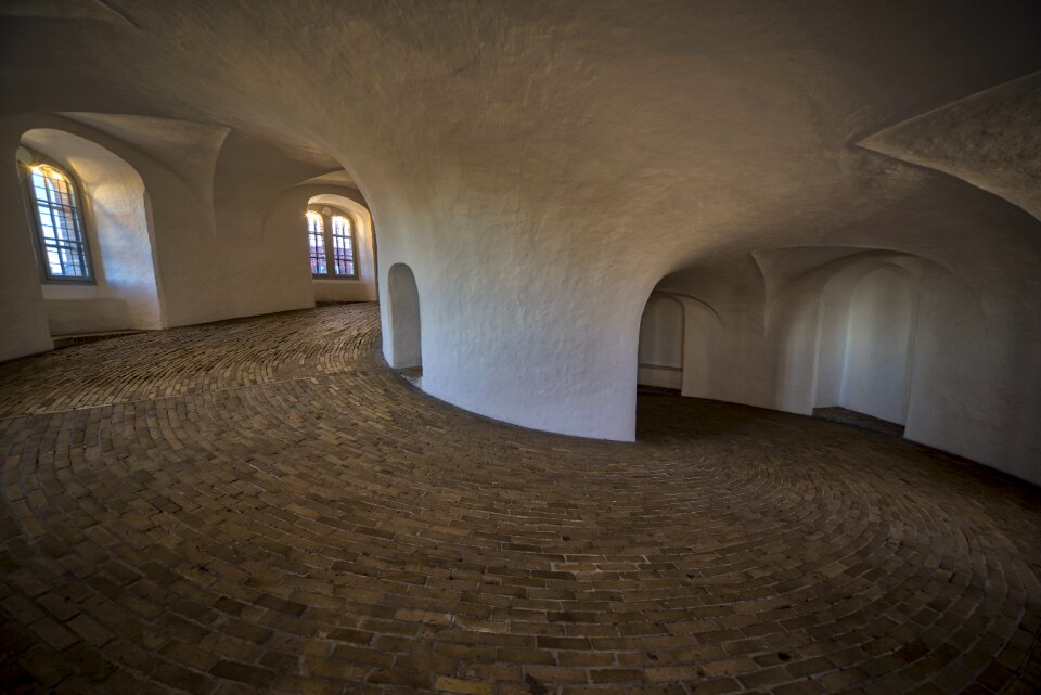 Runde tarn round tower building