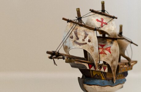 Pirate columbus cross model ship