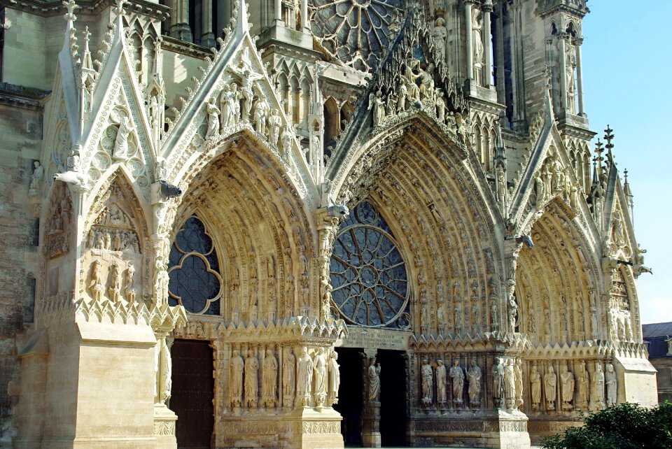 Portals entry sculptures