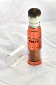 Brushed glossy make up