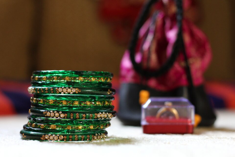 Bracelets green woman
