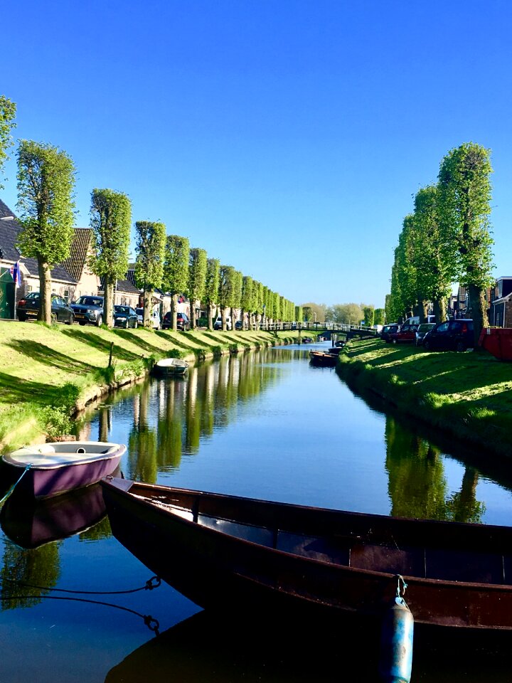 Avenue boat summer