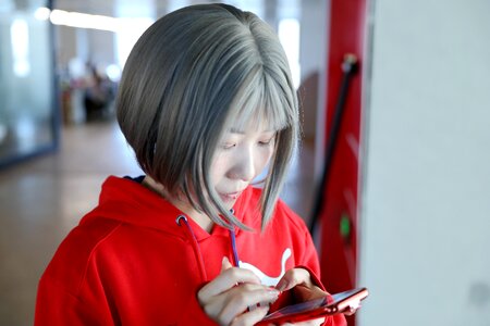 Girls mobile short hair