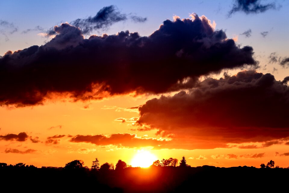 Setting sun abendstimmung evening sky photo