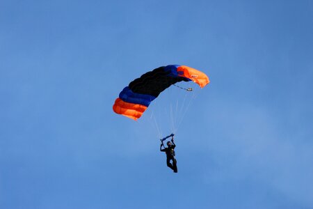 Tandem jump clouds flight