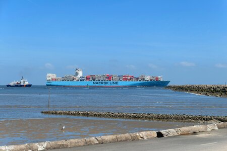 Cargo ship container