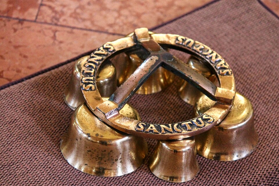 Sanctus bell tintinnabulum worship