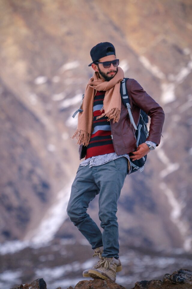 Pose young boy