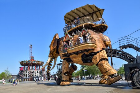 Wood steel attraction
