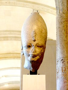Le louvre antique statue