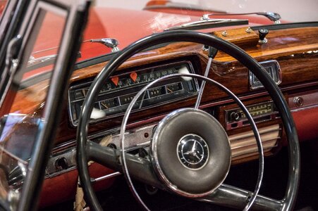 Automotive steering wheel cockpit