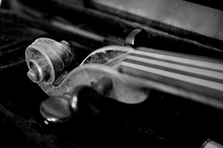 Listen strings instrument