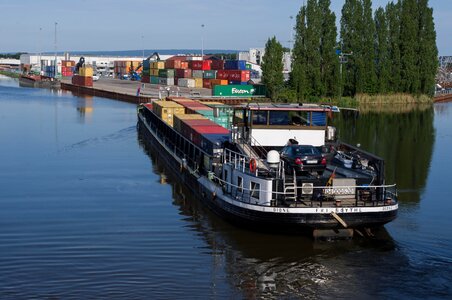 Bay shipping industry