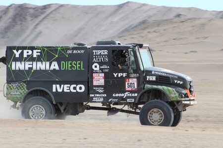 Vehicle sports engine