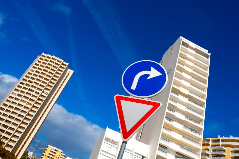 Traffic traffic sign architecture