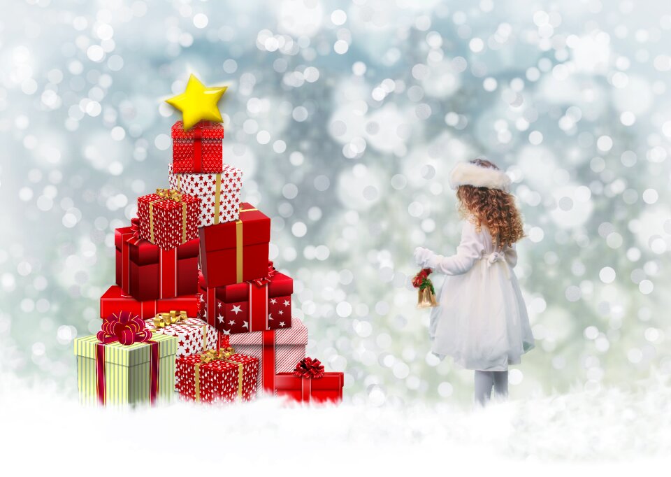 Gifts christmas tree girl
