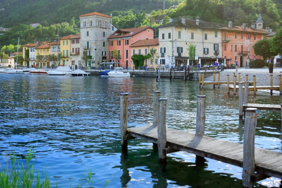 House architecture lake