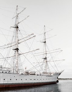 Port masts sail photo