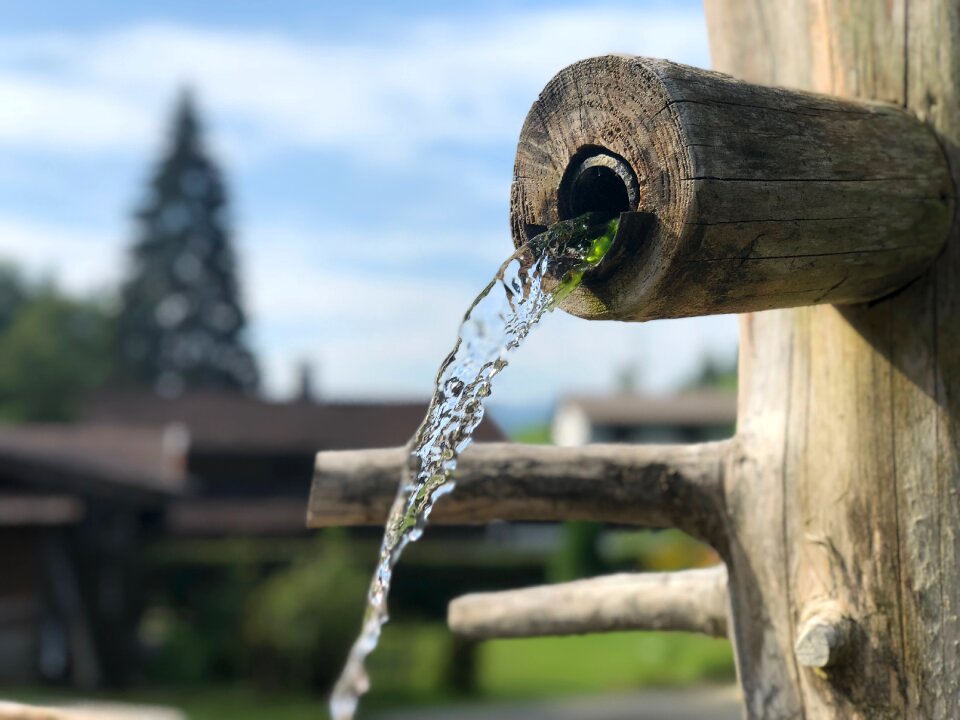 Water feature flow water basin