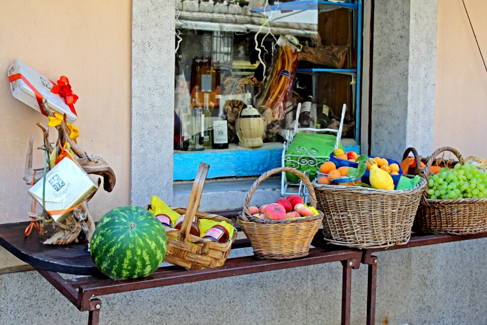 Fruit sale shopping
