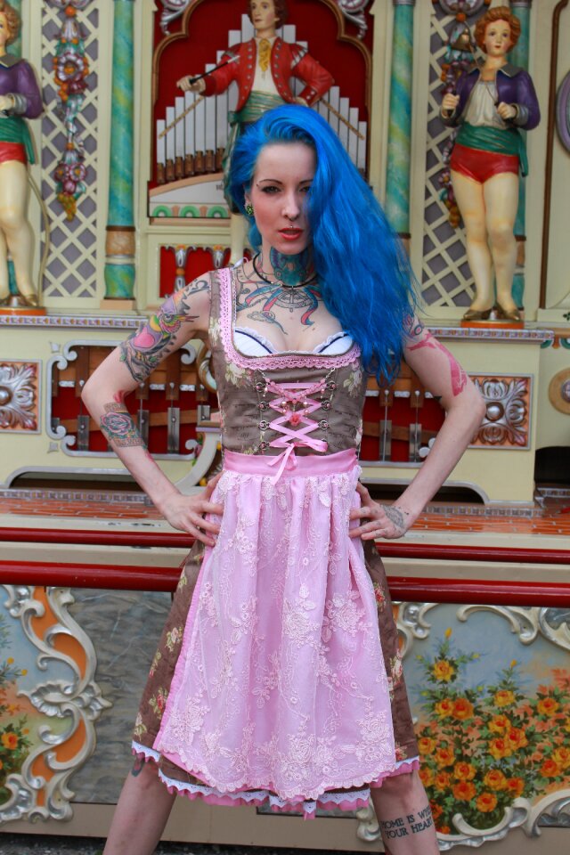 Oktoberfest tattoo model girl