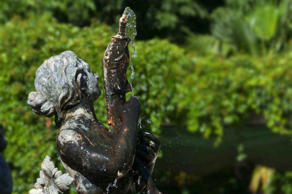 Water figure monument