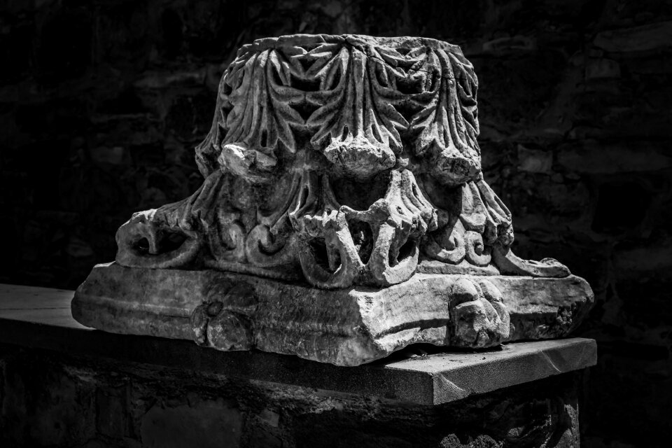 Corinthian order column archaeology