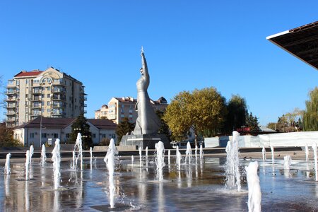 City fountain monument