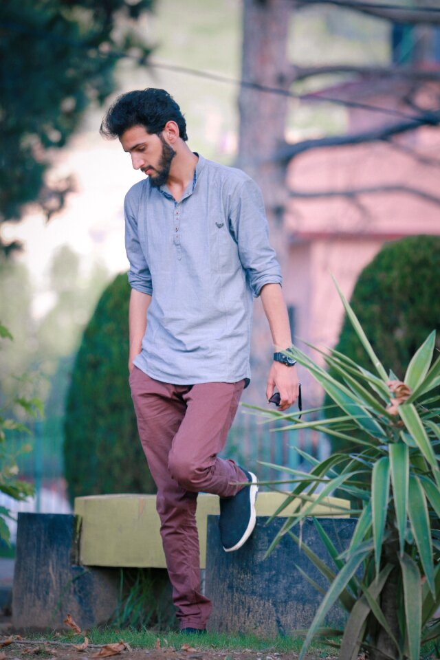 Pose young boy