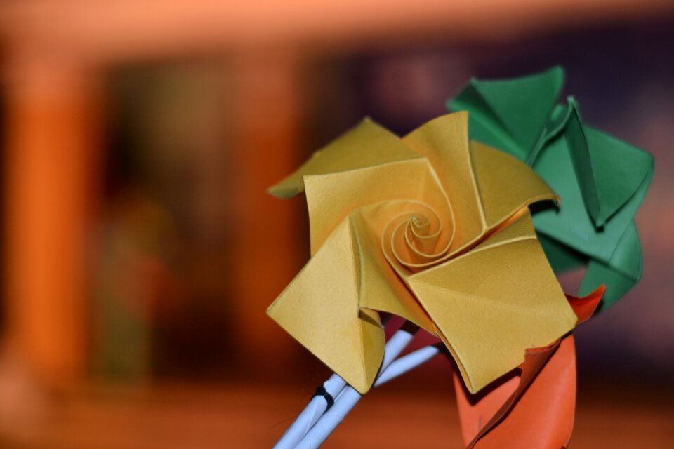 Folding pinwheel paper flower