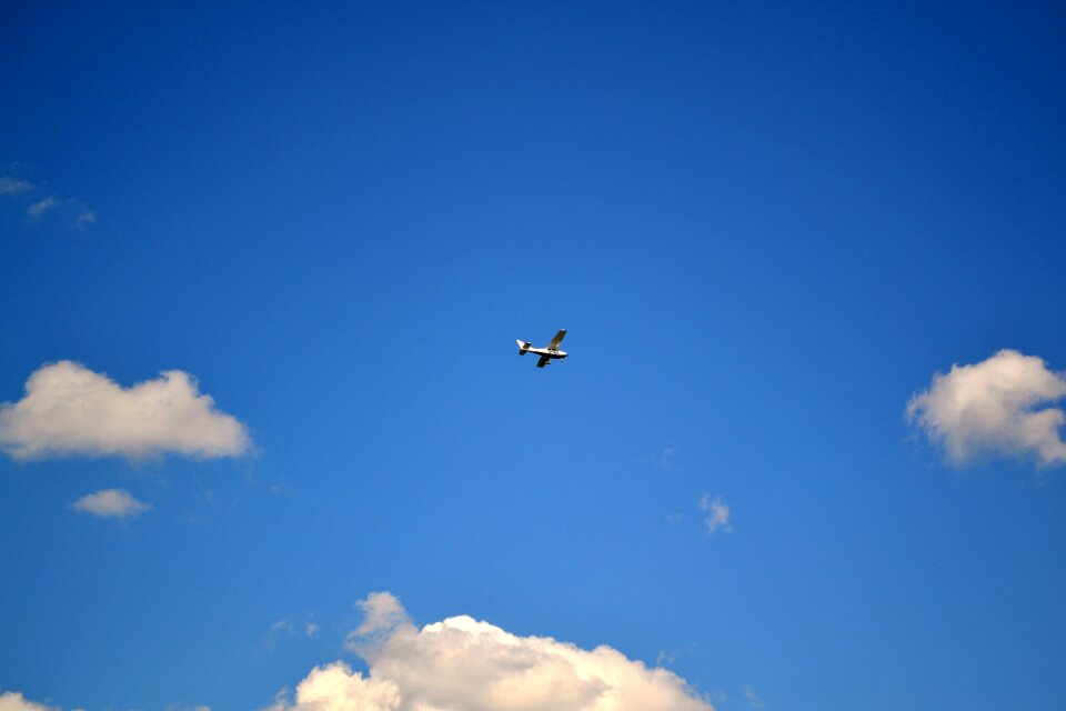 Flying travel clouds