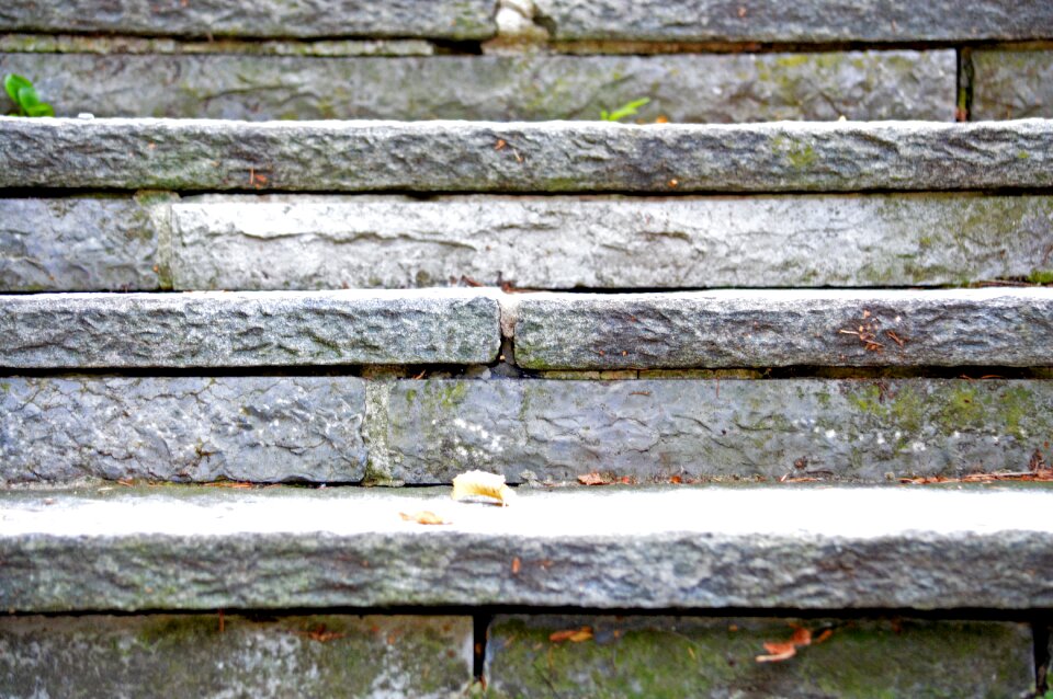 Stone stairway wall gradually