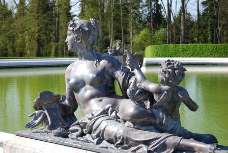 Statue fountain travel