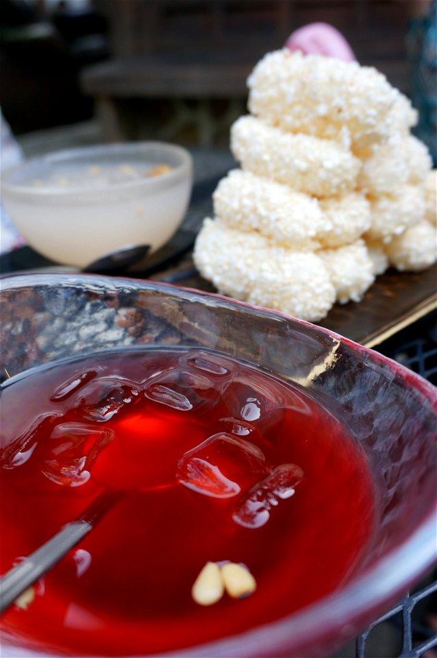 Omija-cha and yugwa