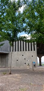 Ermita en Alberite, La Rioja del siglo XV, pero con una interesante reforma en 2009 de Juan M. Otxotorena. Tiene ahora un retablo traído aquí de otra iglesia cuando finalizó la reforma en 2009. Esta r photo