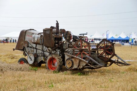 Machine farm tug